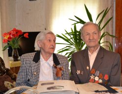 Сотрудники ГАУ СО ЦСЗН Лысогорского района  поздравили участника Великой Отечественной войны