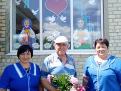 Сотрудники Лысогорского КЦСОН принимают активное участие в патриотической акции «Окна России»