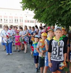 Летний лагерь с дневным пребыванием детей ГАУ СО КЦСОН Лысогорского района принял участие в митинге,  посвященному Дню памяти и скорби