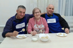 В КЦСОН Лысогорского района тепло отметили Международный день тещи: прошла акция «Теща на вес золота»
