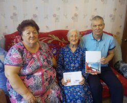 Поздравление с 90-летием жительницы  р.п. Лысые Горы ,  труженицы тыла М.Н. Бирюковой