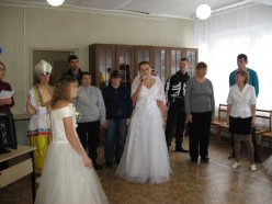Сотрудники ГАУ  СО ЦСЗН Лысогорского района  и  слушатели Университета третьего возраста «50 плюс…»  посетили мероприятие, посвященное Международному Дню  инвалидов.
