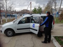 В Лысогорском районе возобновились выезды мобильной бригады по доставке пожилых граждан на диспансеризацию
