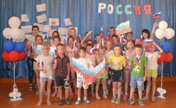 В ГАУ СО КЦСОН Лысогорского района прошли мероприятия, посвященные Дню независимости России