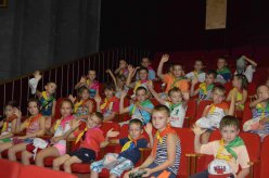 Ребята из  лагеря с дневным пребыванием детей ГАУ СО ЦСЗН Лысогорского района посетили цирковое представление