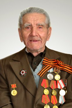 Центр социальной защиты Лысогорского района поздравил участников Сталинградской битвы