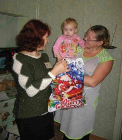 В  ГАУ СО ЦСЗН Лысогорского района прошла акция «Передай добро по кругу»,   посвященная Международному дню инвалида
