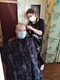Сотрудники КЦСОН Лысогорского района совместно с волонтерами провели благотворительную акцию «Настроение красоты»
