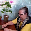 Изготовление кашпо из деревянных палочек слушательницей Университета третьего возраста  ГАУ СО ЦСЗН Лысогорского района